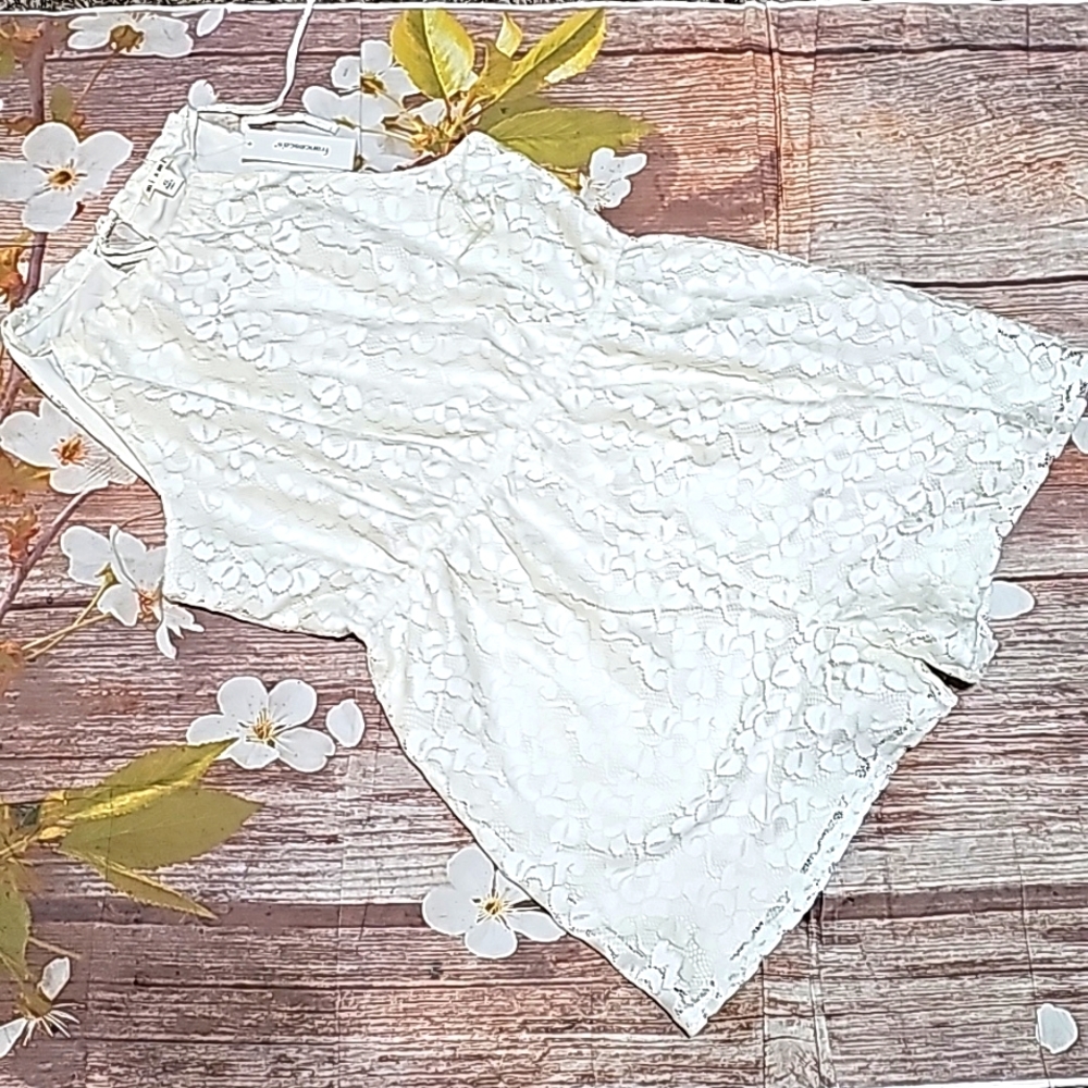 ⭐️ Mi ami lace sleeveless romper